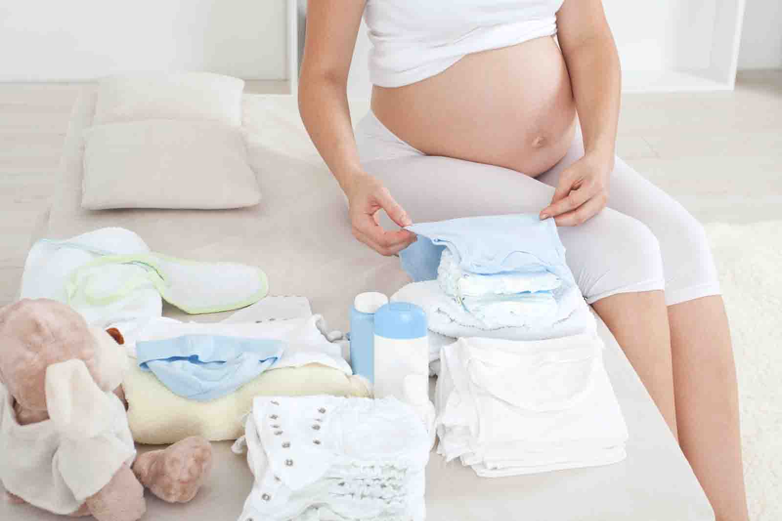 What to Pack In Your Hospital Back for Baby Expecting Moms Checklist