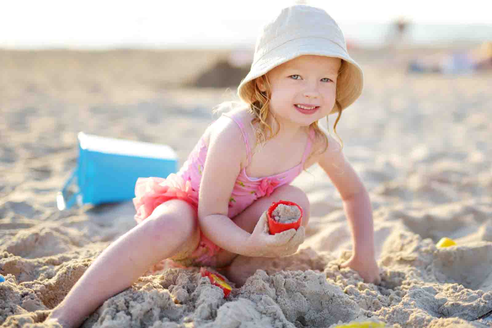 What to Bring to the Beach for Vacation With a Toddler Beach Packing List @forkidsandmoms
