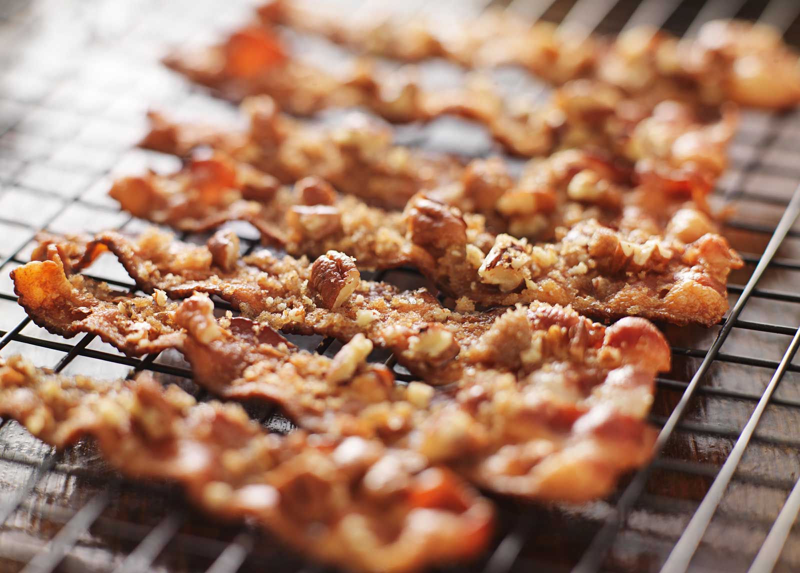 Candied Bacon Recipe How to Make via @forKIDSandMOMS forkidsandmoms.com